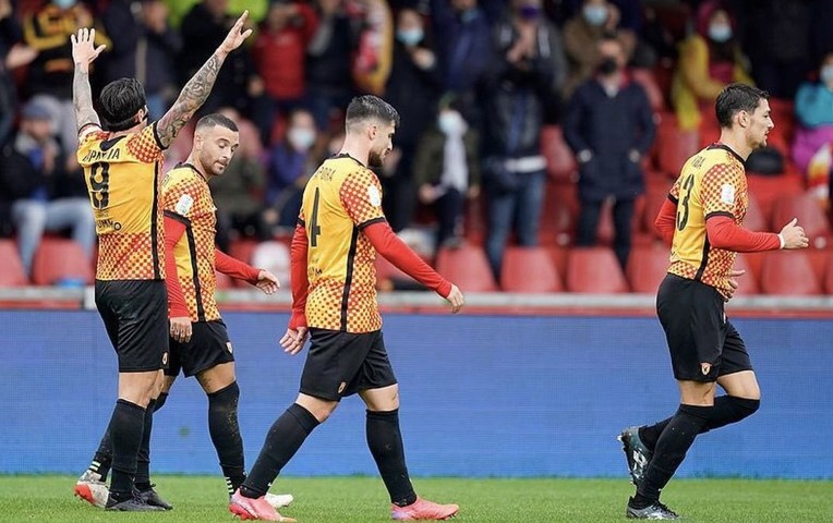 deportes-gianluca-lapadula-anoto-2-0-benevento-ante-reggina-serie-b-n441295-764x480-986230