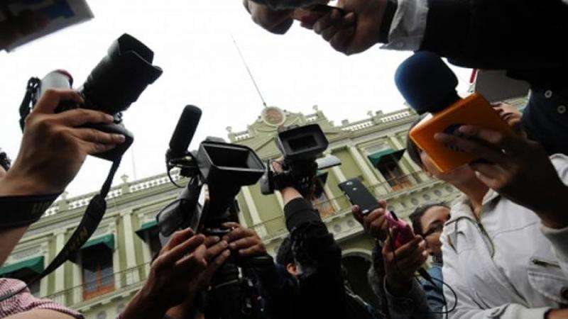 evo-morales-saluda-a-los-periodistas-en-su-dia-735135