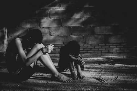 100347327-trata-de-niños-concepto-de-trata-de-niños