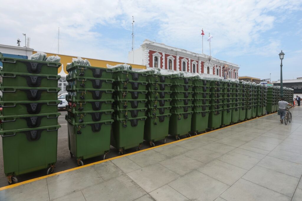 Llegaron nuevos contenedores para acopiar la basura domiciliaria de ...