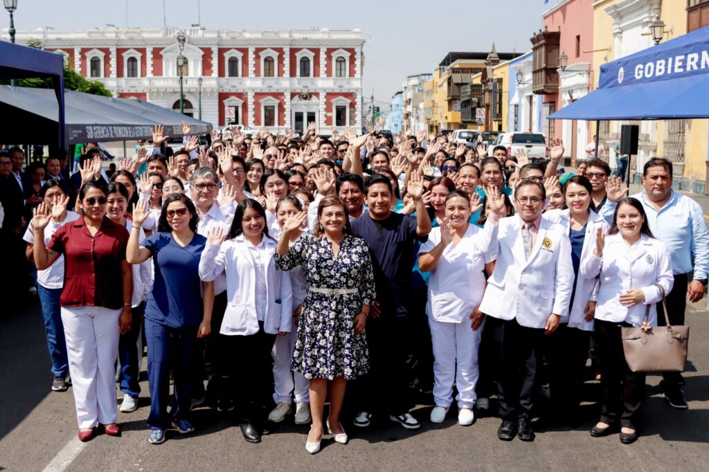GORE LA LIBERTAD CONVOCA 2,169 PLAZAS PARA SUMAR MÁS PROFESIONALES DE LA SALUD