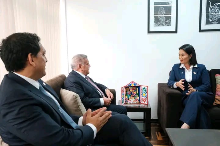 CÉSAR ACUÑA FELICITA A KEIKO FUJIMORI TRAS SU PROCLAMACIÓN Y LE PLANTEA GOBERNAR DE LA MANO CON LAS REGIONES