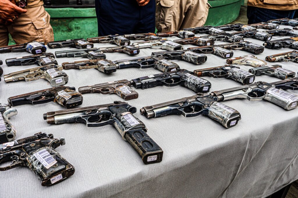 Presentan el público 647 armas de fuego incautadas en La Libertad
