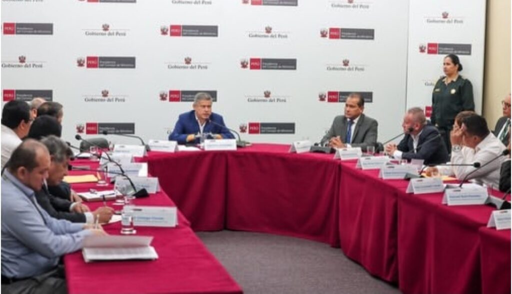 Diputado Geanmarco Quezada se reúne con el premier y alcaldes del Valle Jequetepeque
