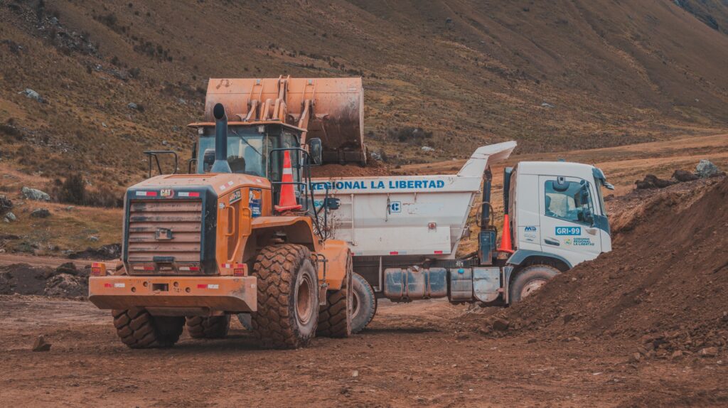 MÁS DE 12 KILÓMETROS DE LA VÍA HUANCASPATA–TAYABAMBA YA CUENTAN CON MEJORES CONDICIONES DE TRÁNSITO
